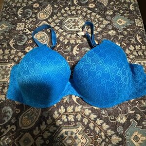 Victoria Secret "very sexy" Lace-Texture Bra